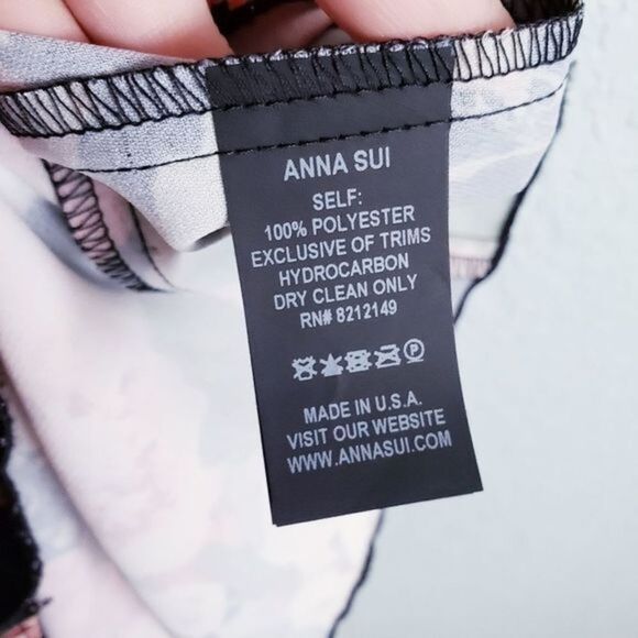 Anna‎ Sui - Picture 5 of 6